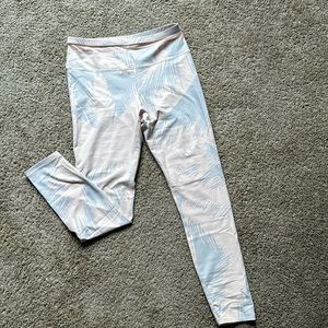 Fabletics 3/4 Capri Tights Fun Pattern